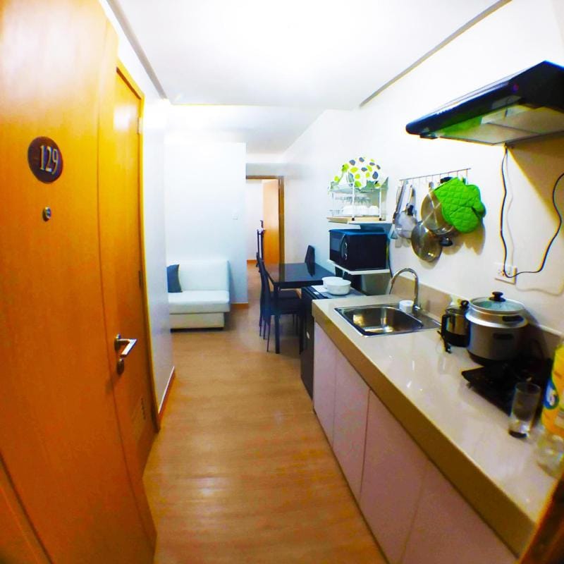 Mike's 2BR 25mbps NETFLIX POOL Trees Fairview QC Apartment in Quezon City
