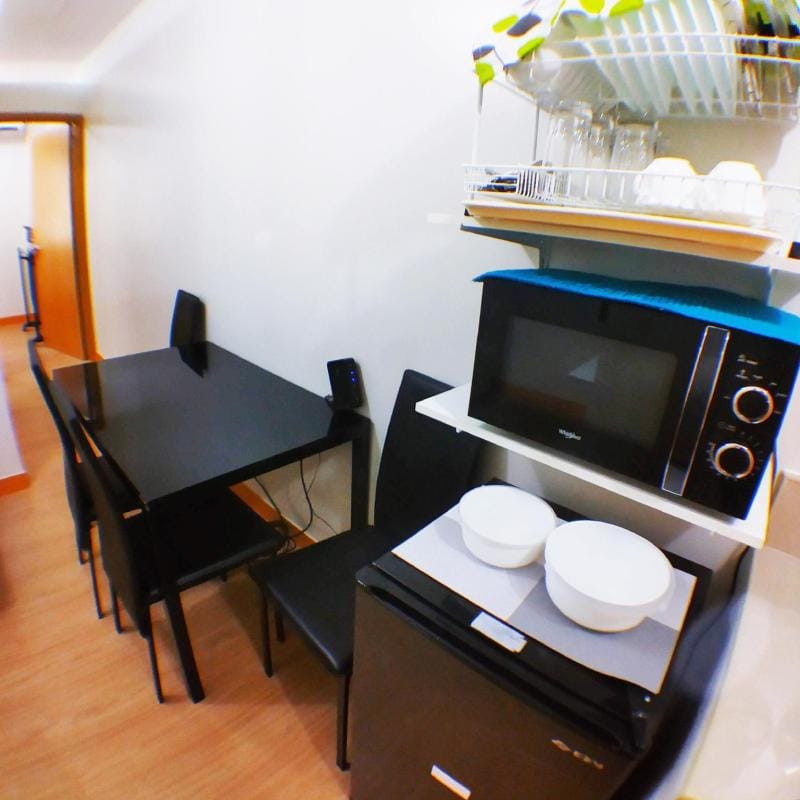 Mike's 2BR 25mbps NETFLIX POOL Trees Fairview QC Apartment in Quezon City