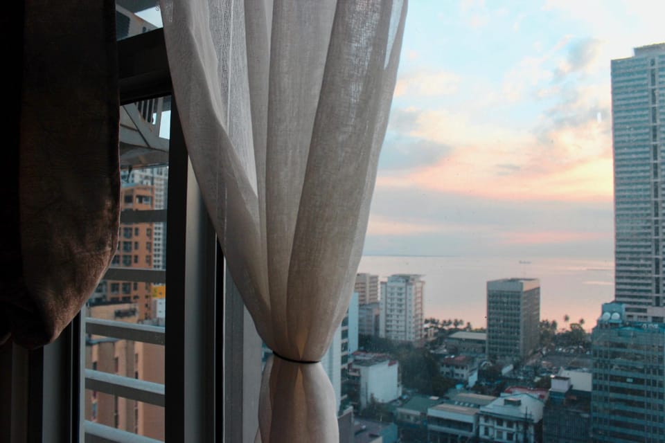 Modern Studio Apartment w/ Manila Bay View Sunset Apartment in Manila City