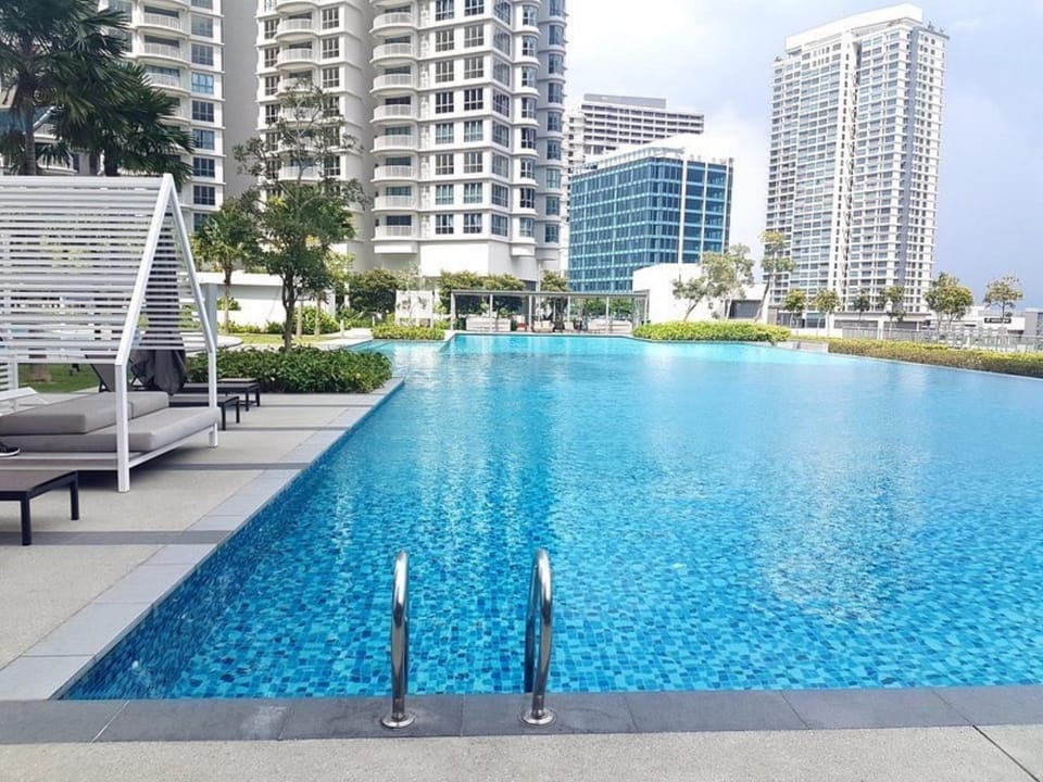 Zenspace  WiFiNetflix Legoland Bigbox Olympic Pool Apartment in Johor