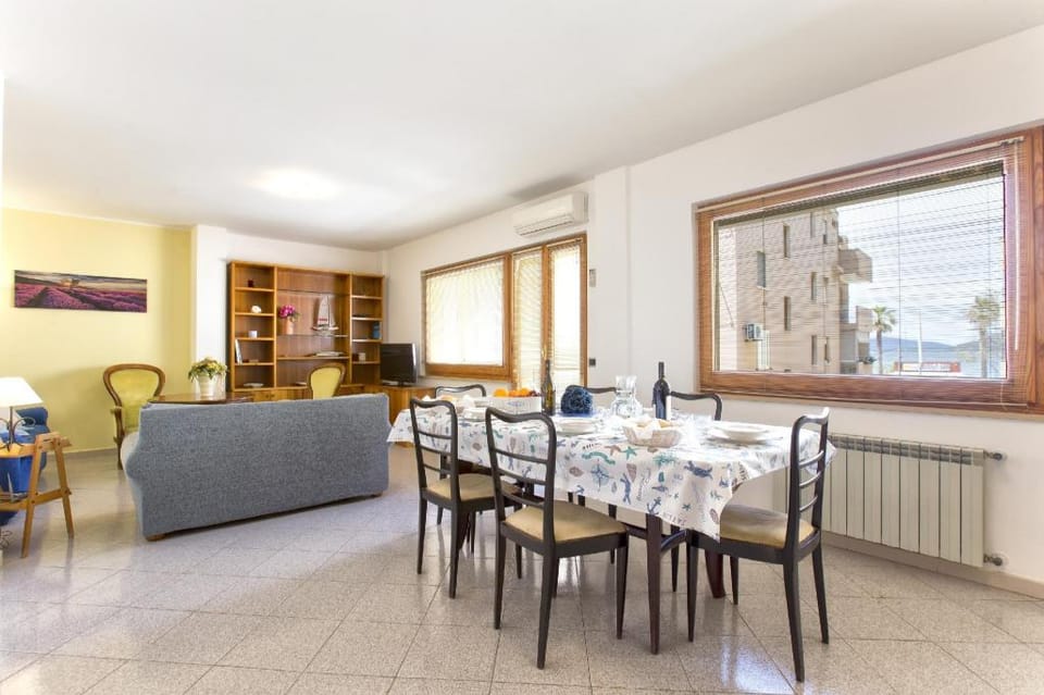 Casa Dony, big brilliant apartment with sea view. Apartment in Alghero