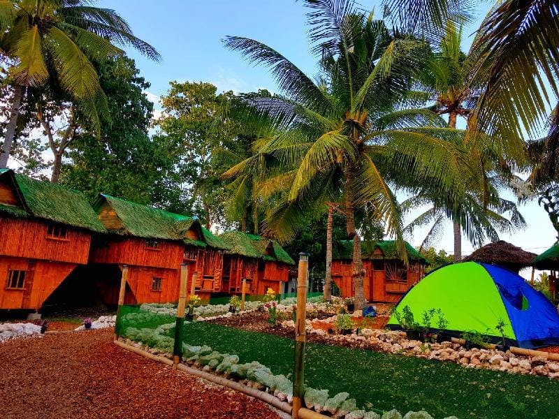 Bamboo house 3 - 2 rooms private bathroom @Nirvana Apartment in Central Visayas