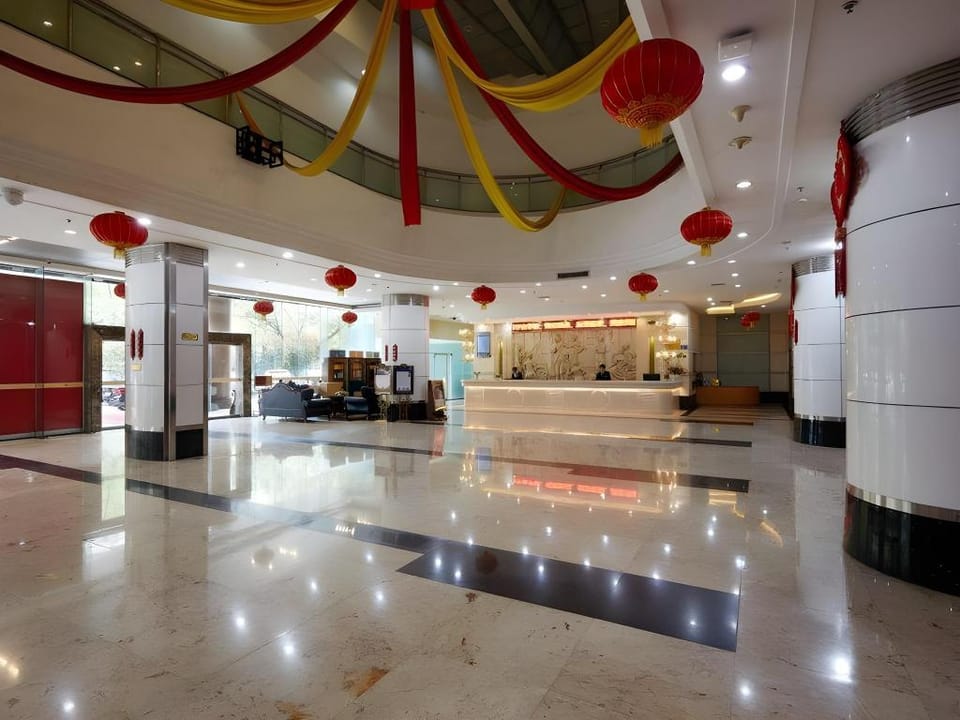 Vienna Hotel Fujian Xiamen Jichang Jiangtou Metro Station Hotel in Xiamen