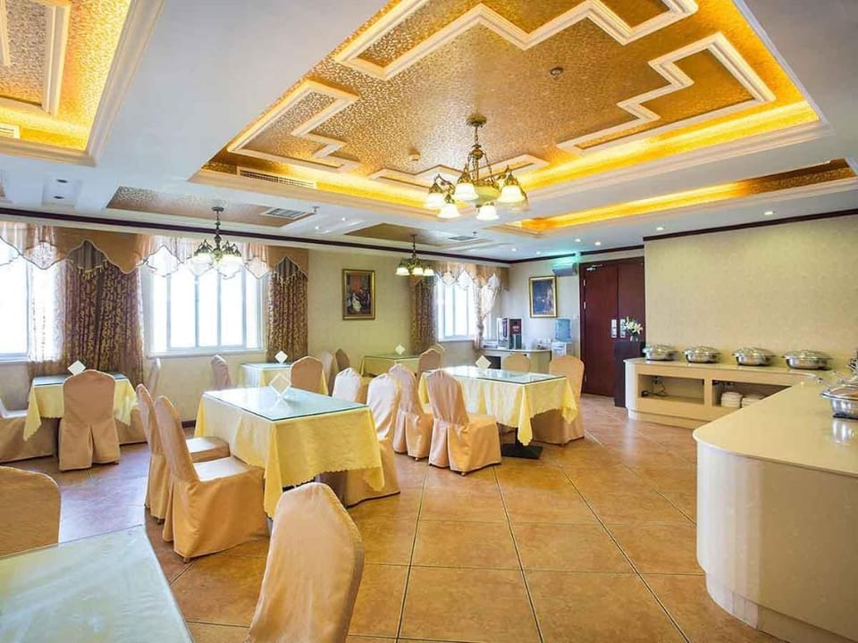 Vienna Hotel Chengdu Convention and Exhibition Center Huayang Metro Station Hotel in Chengdu