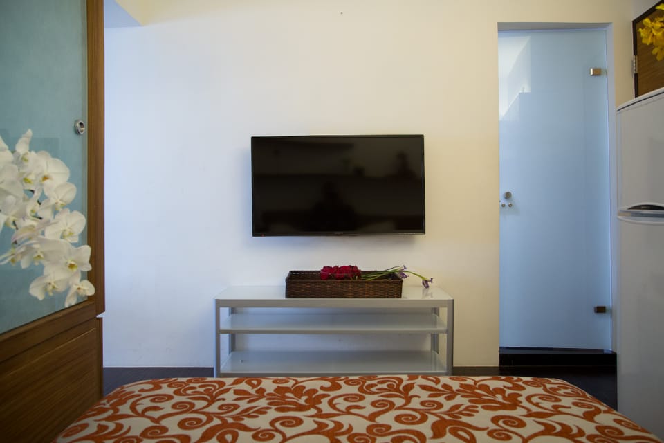 MRT Shida Deluxe AB  Apt 3Rm3Bth 6-9p Apartment in Taipei City
