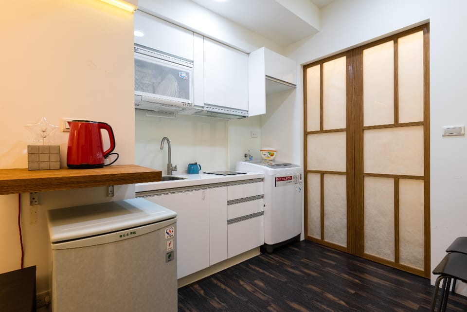 MRT Downtown Stylish B Apt 2-5P Apartment in Taipei City