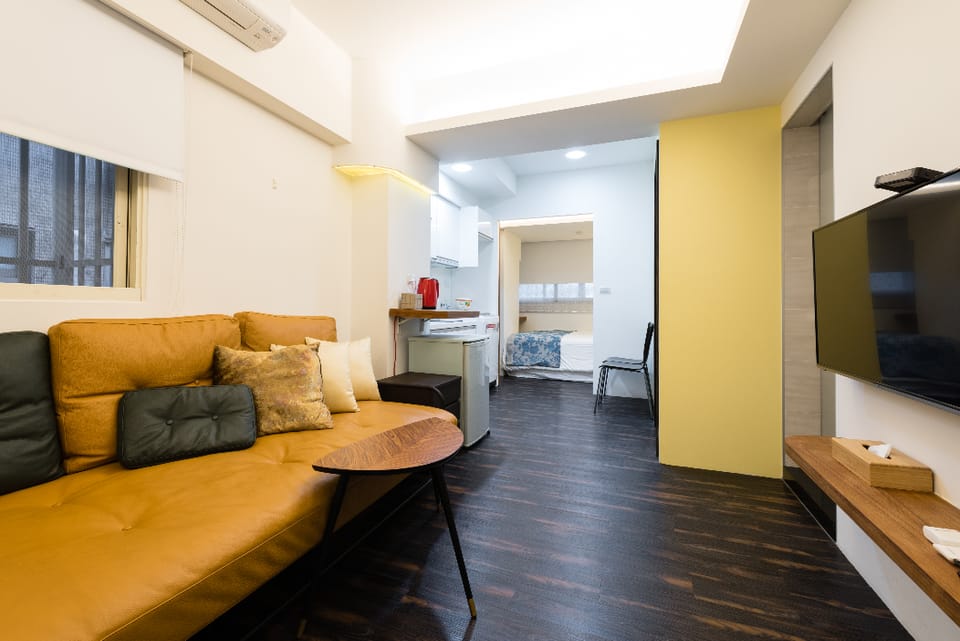 MRT Downtown Stylish B Apt 2-5P Apartment in Taipei City