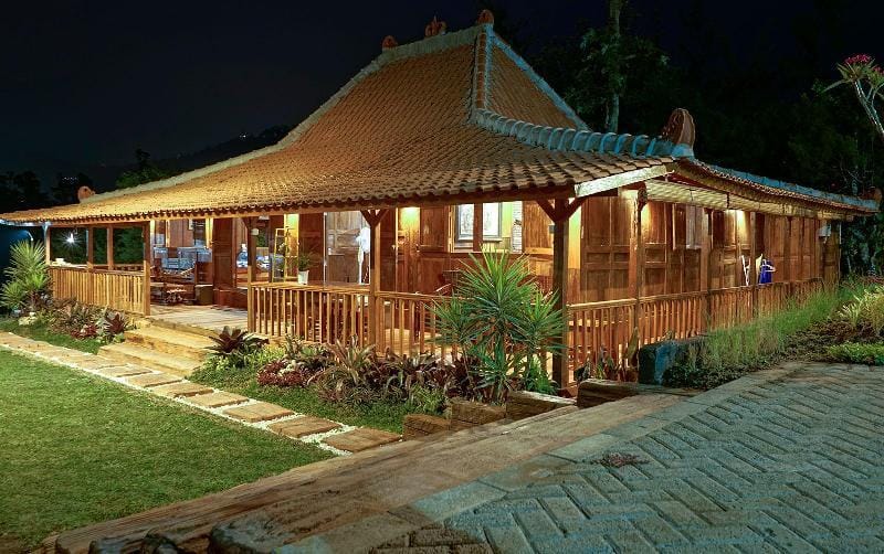 Rumah Kayu Metro 2 Villa in Batu