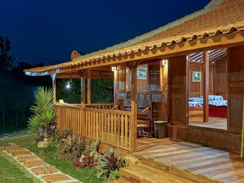Rumah Kayu Metro 1 Villa in Batu