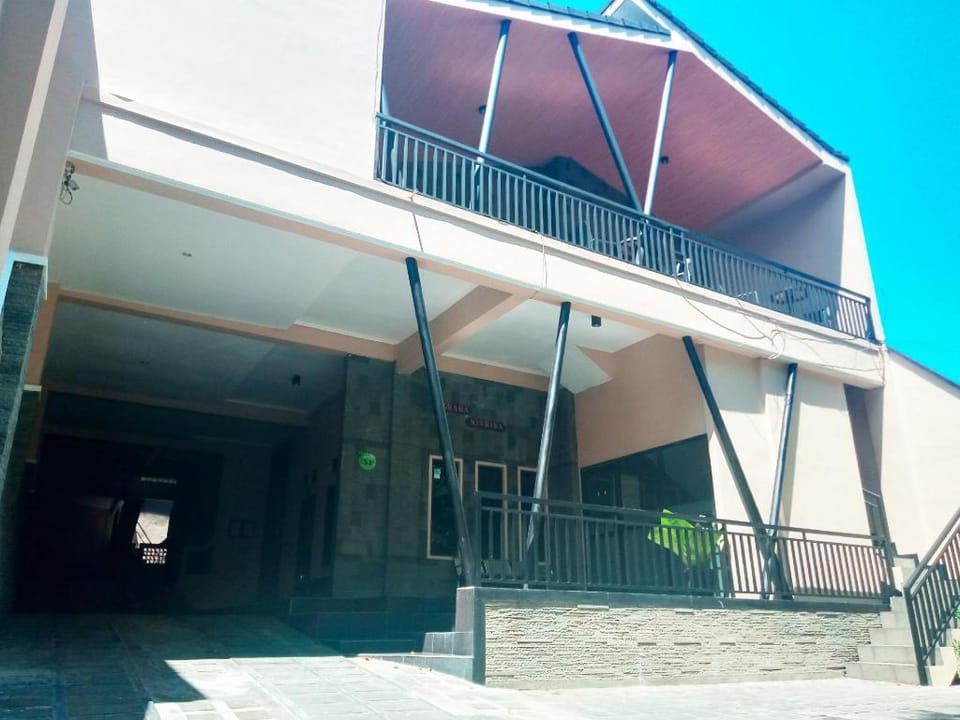 Villa Graha Nisrina  Villa in Batu
