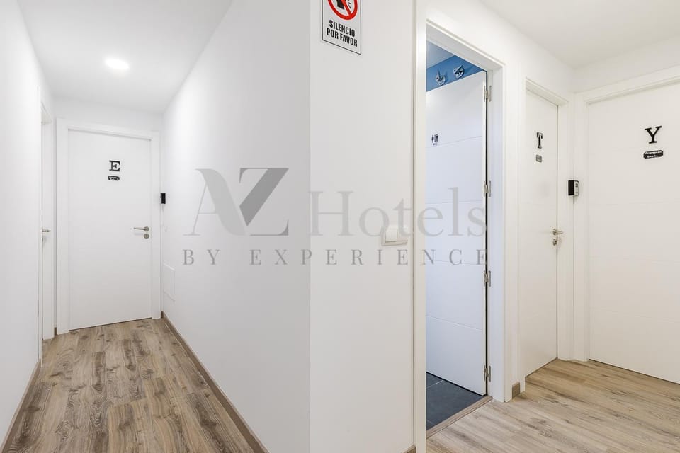 Modern Comfort Double Room with Shared Bathroom Apartment in Madrid
