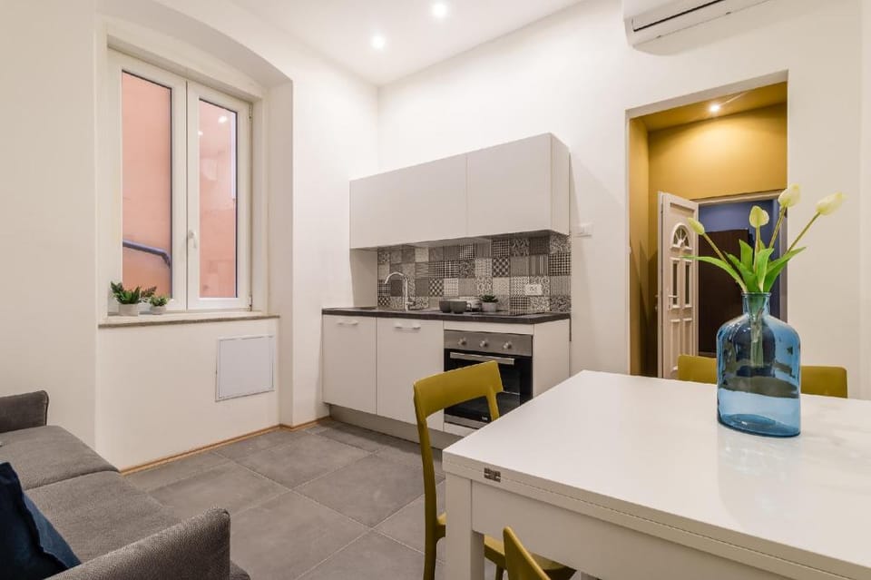 Elegante appartamento vicino alla stazione - Gold Apartment in Trieste
