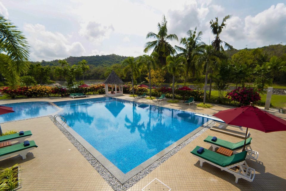 Tamarind Lake Deluxe 9BR Villa (24pax) Pool&Tennis Villa in Chon Buri Changwat