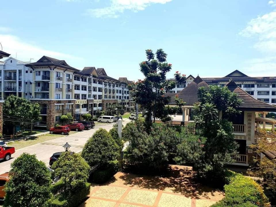 ONE OASIS B3  BACK OF SM MALL  FREE POOL WIFI Apartment in Davao City