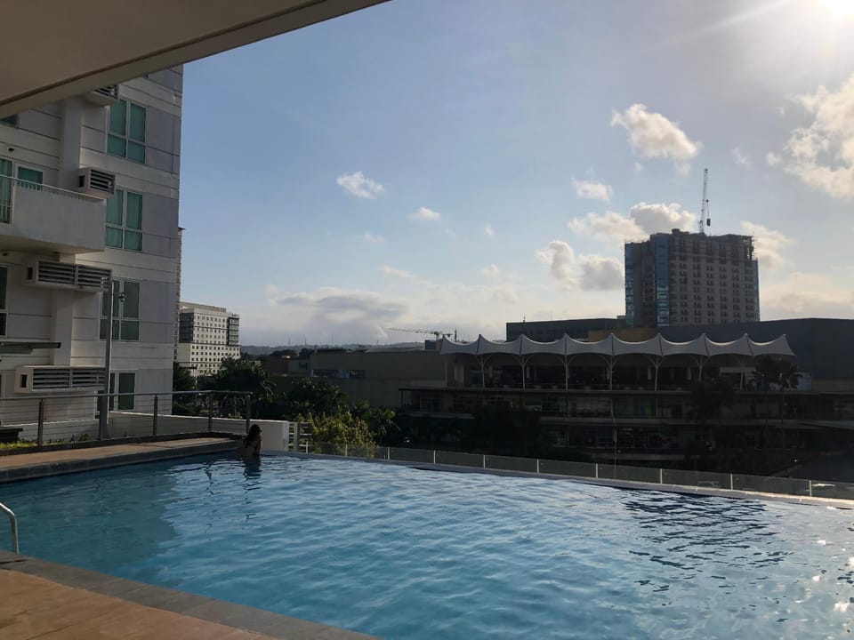 Abreeza Place Studio Unit (WiFi and NetFlix) Apartment in Davao City