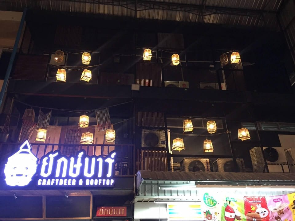 a minute walk to sky train - full furnish/wifi Apartment in Bangkok