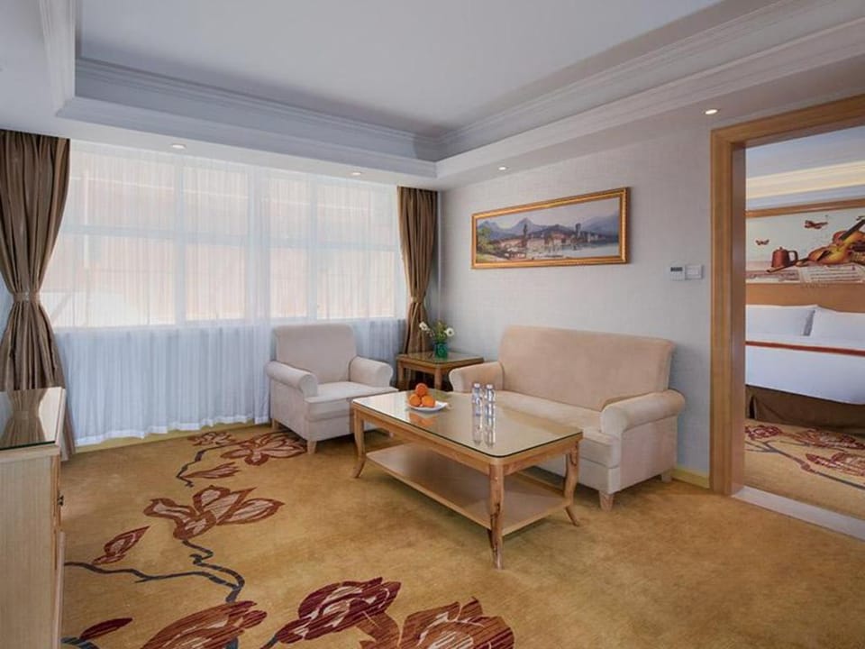 Venna Hotel Shenzhen Longgang Longyuan Metro Station Hotel in Shenzhen