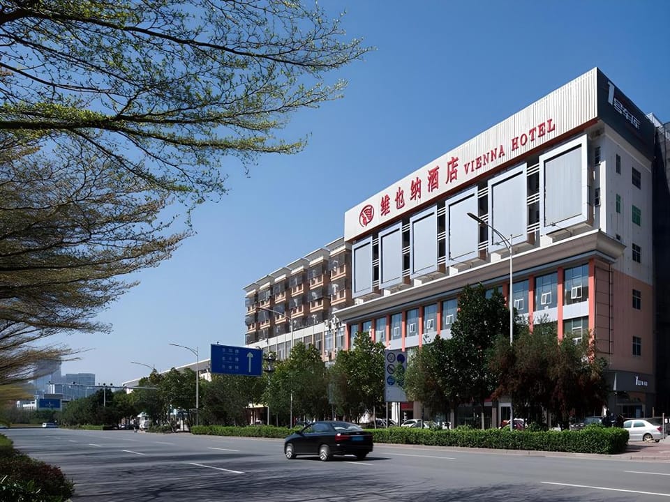 Venna Hotel Shenzhen Longgang Longyuan Metro Station Hotel in Shenzhen