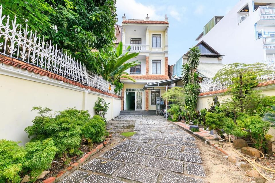 Duplex with window, 5 minutes to Ben Thanh Market Apartment in Ho Chi Minh City