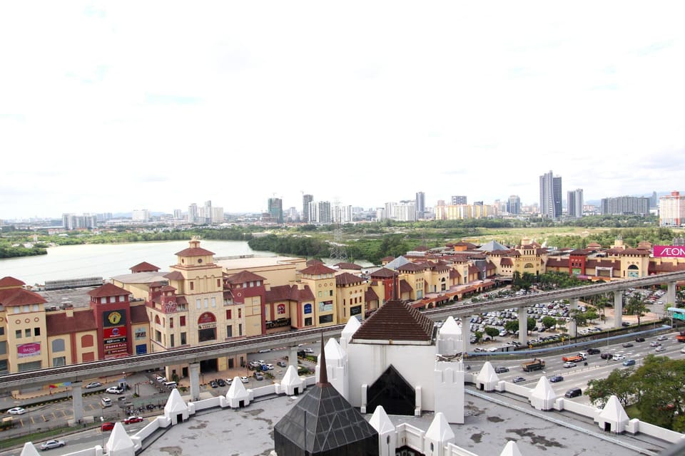 Geranium cozy home stay 1-5pax near ioi sunway Apartment in Subang Jaya