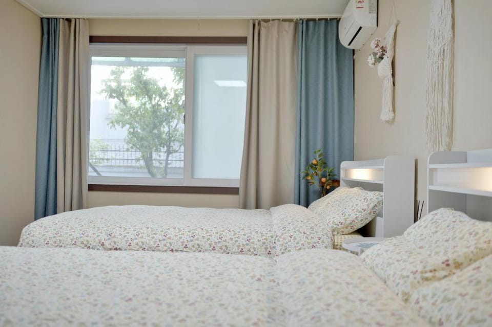 Hongdae 6min I Boutique 3R+ 2B with garden+Netflix Vacation rental in Seoul