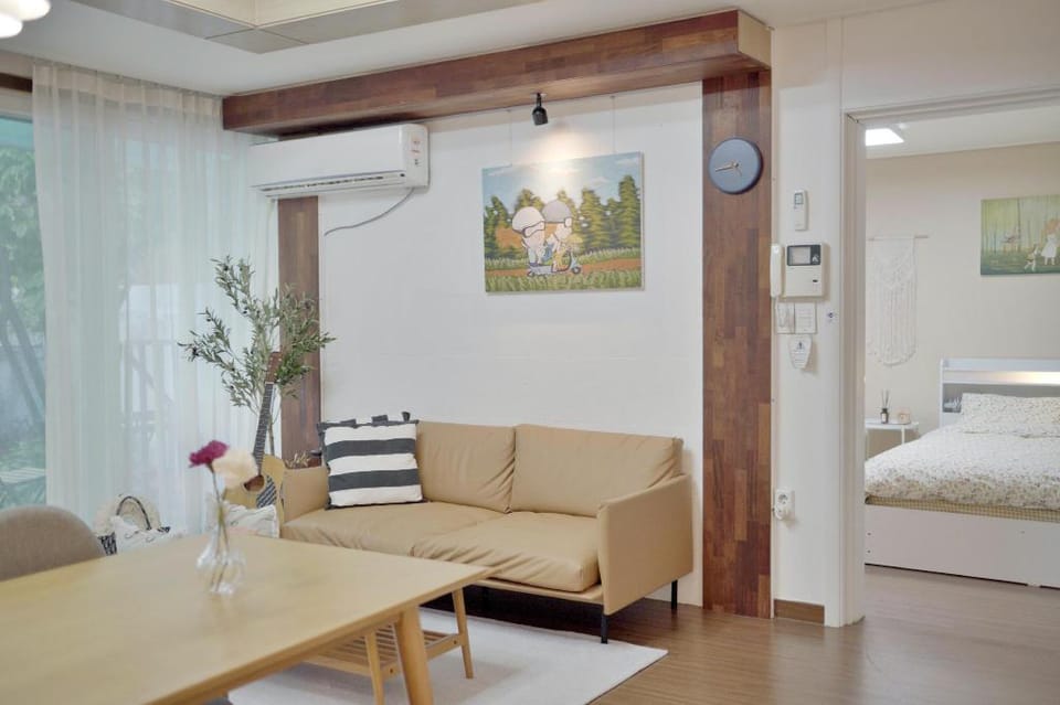 Hongdae 6min I Boutique 3R+ 2B with garden+Netflix Vacation rental in Seoul