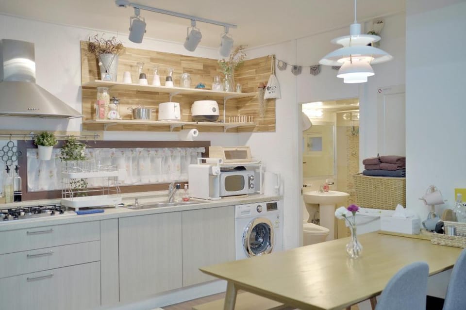 Hongdae 6min I Boutique 3R+ 2B with garden+Netflix Vacation rental in Seoul
