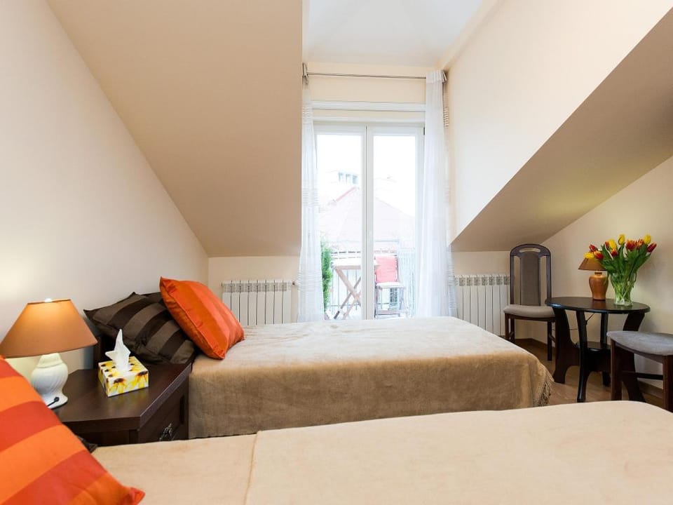 4bdr 2bth Vanilla 3 Apartment, 5min to Main Square Apartment in Krakow