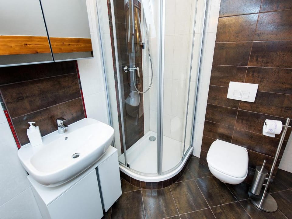 4bdr 2bth Vanilla 3 Apartment, 5min to Main Square Apartment in Krakow