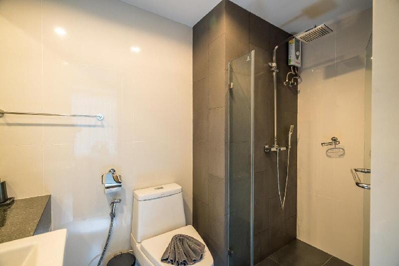 Surin beach studio with pool and gym- 214 Apartment in Choeng Thale