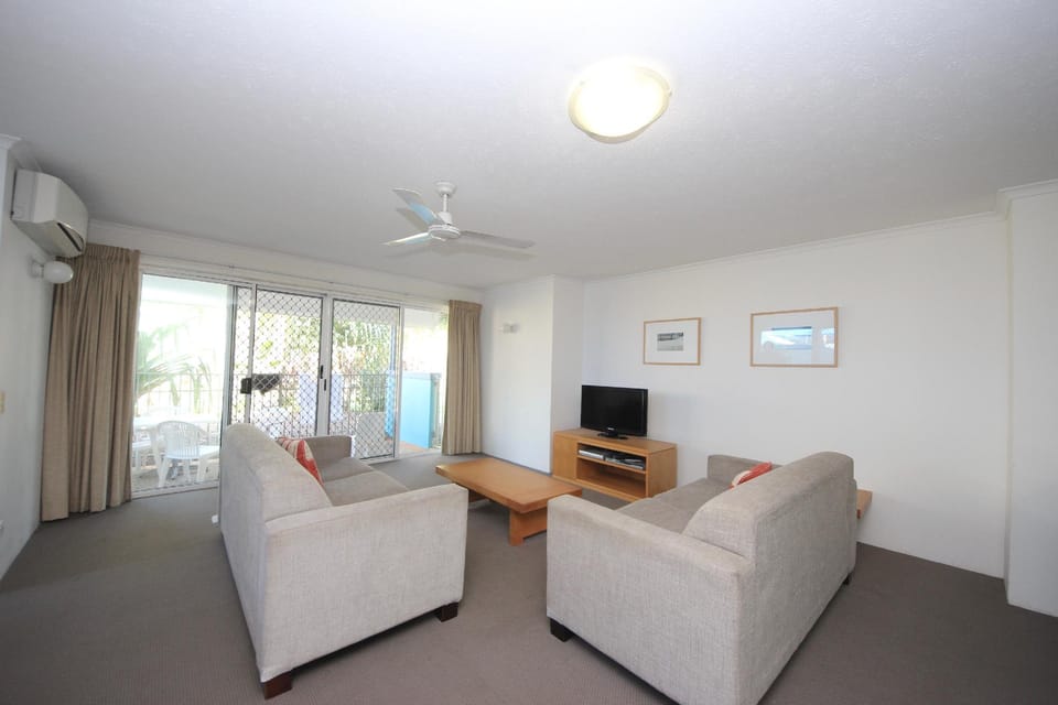 Poolside Villa Fun, Diamond Beach Resort #40 Apartment in Mermaid Beach
