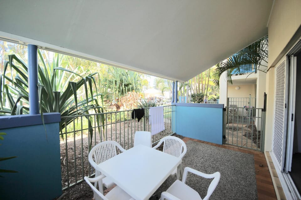 Poolside Villa Fun, Diamond Beach Resort #40 Apartment in Mermaid Beach