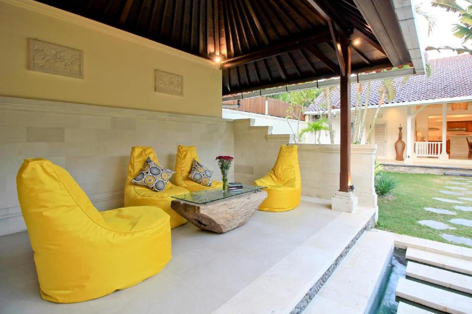 UMA LIMA 5BR -7Min Beach Access & 10Min to CANGGU Villa in North Kuta