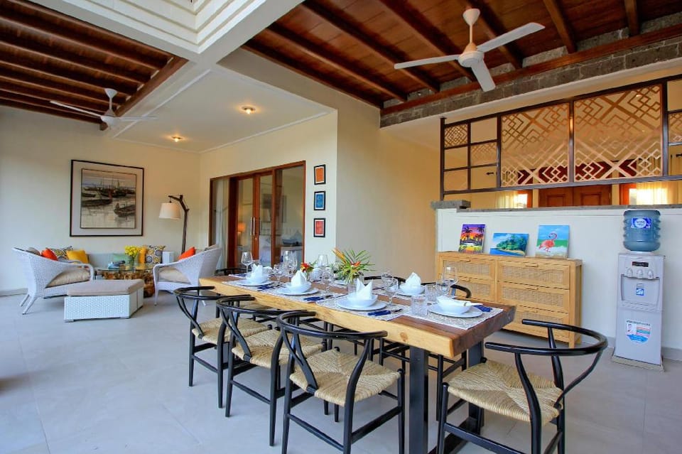 UMA LIMA 5BR -7Min Beach Access & 10Min to CANGGU Villa in North Kuta