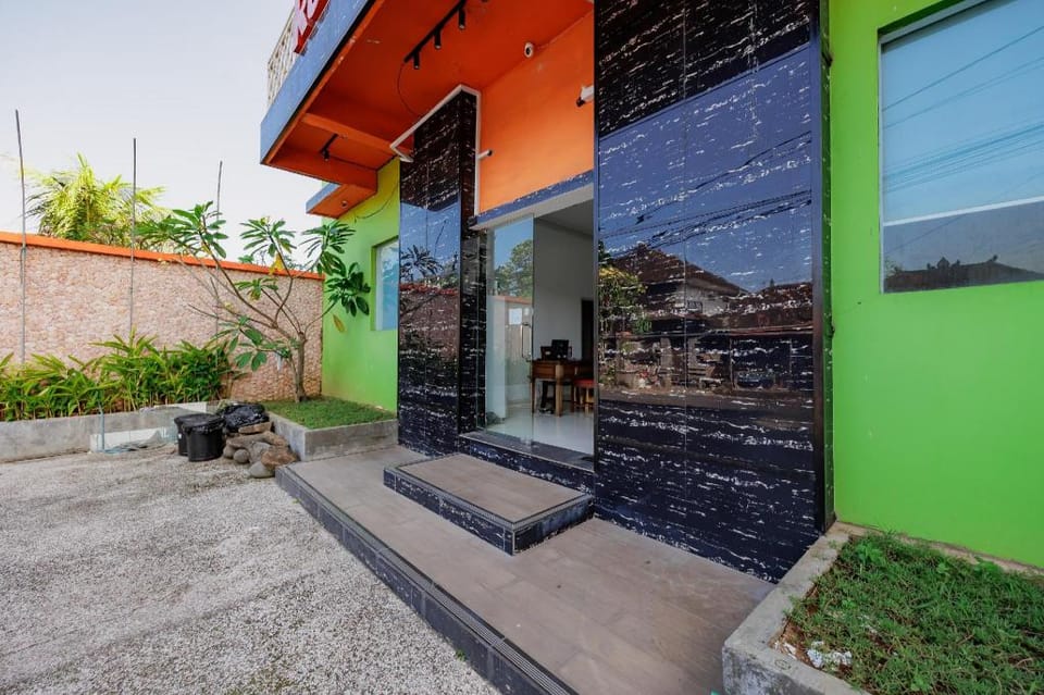 RedDoorz near Ubud Village Hotel in Sukawati