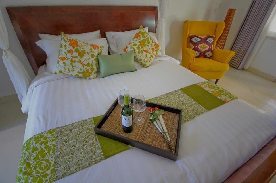 UMA LIMA 2BR -7min Beach Access & 10min to CANGGU Villa in North Kuta