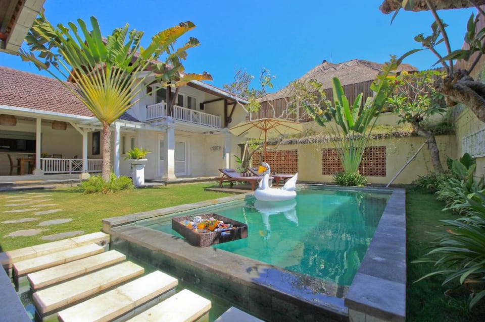 UMA LIMA 2BR -7min Beach Access & 10min to CANGGU Villa in North Kuta