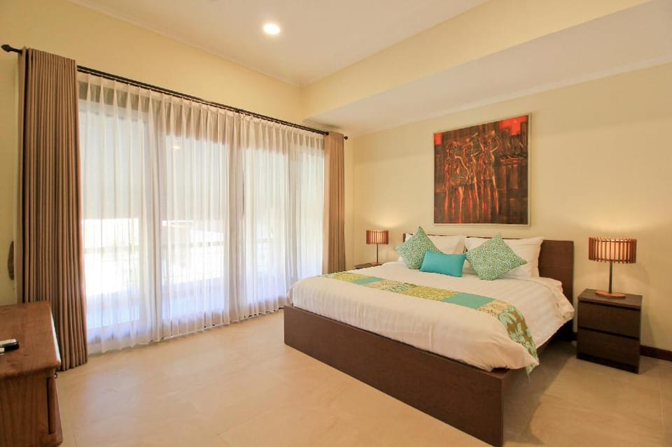 UMA LIMA 3BR -7min Beach Access & 10min to CANGGU Villa in North Kuta