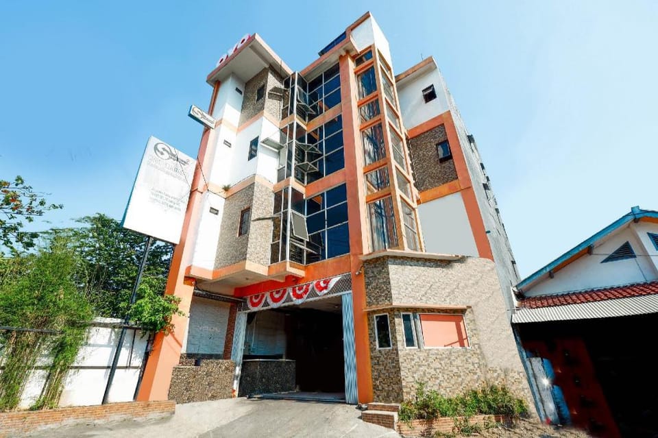 OYO 1251 Residence 8 Hotel in Indonesia