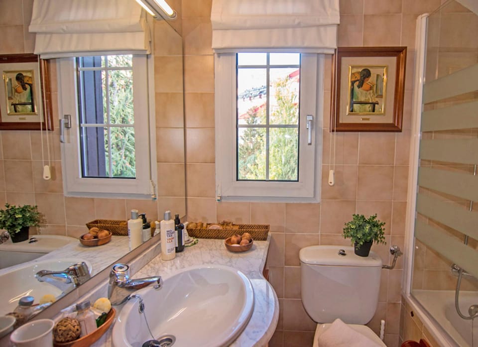 House Luxury Arbutus Vacation rental in Sierra Nevada