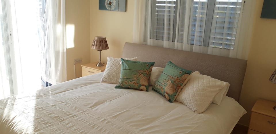 FUN IN THE SUN Villa (SeaViews, Large Pool & BBQ) Villa in Peyia