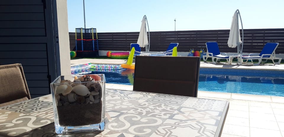 FUN IN THE SUN Villa (SeaViews, Large Pool & BBQ) Villa in Peyia