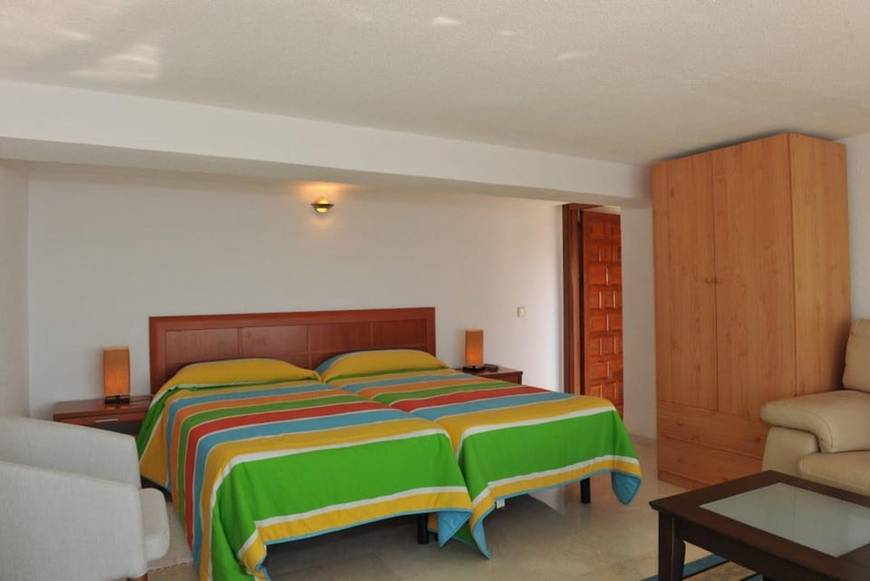 Alfa Mar Villa 3BR Sleeps 6 w/ Pool & Ocean View Villa in Costa Tropical