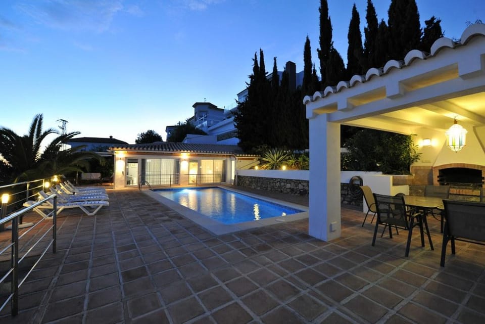 Alfa Mar Villa 3BR Sleeps 6 w/ Pool & Ocean View Villa in Costa Tropical