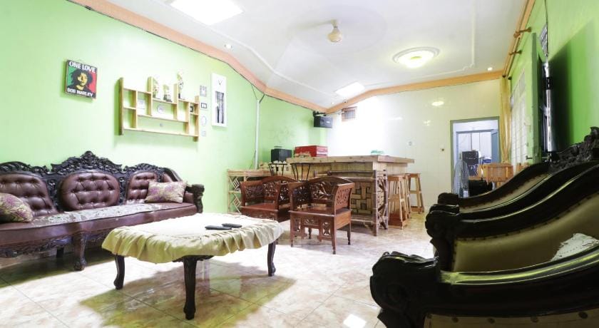 Waroeng Transit and Depary Homestay Hotel in Indonesia