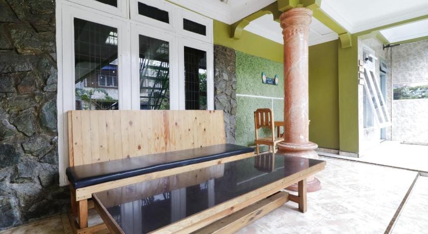 Waroeng Transit and Depary Homestay Hotel in Indonesia