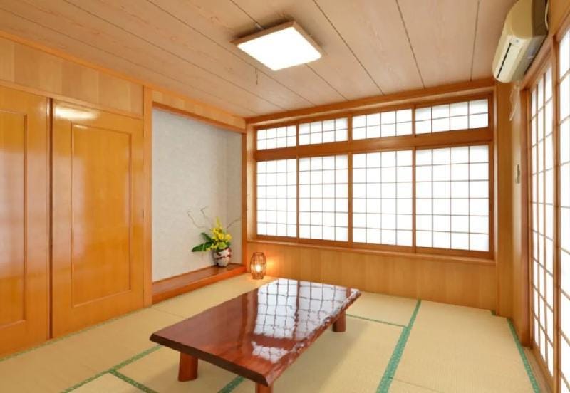 B14【Wing Mihama】5 Bedroom near Beach, Shop & Rest. Apartment in Okinawa Prefecture