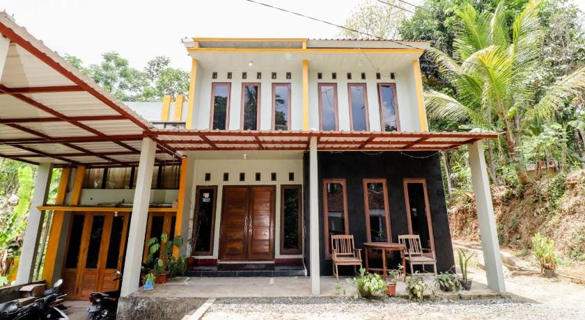 Nabhan Homestay Vacation rental in Special Region of Yogyakarta