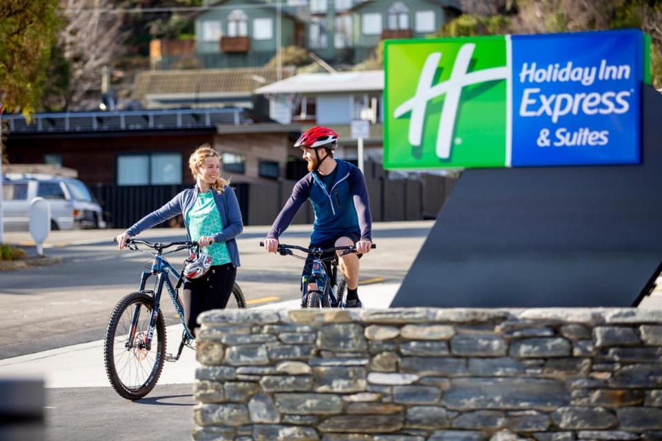 Holiday Inn Express And Suites Queenstown By IHG Hotel in Queenstown