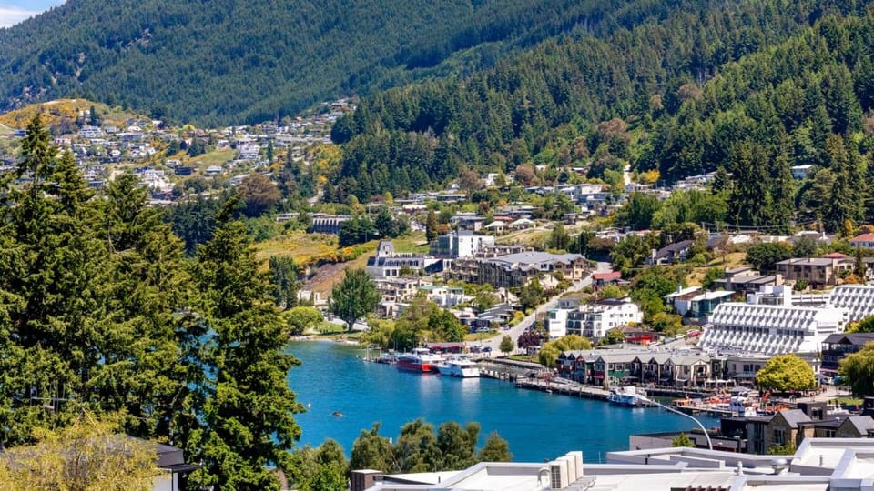 Holiday Inn Express And Suites Queenstown By IHG Hotel in Queenstown